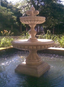 Ashton Fountain With Fleur Top 